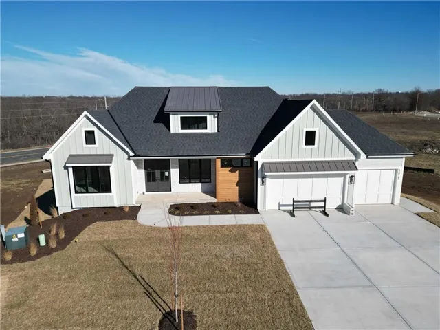 $1,099,950 | 1817 Northeast Lashbrook Drive, Lee's Summit, MO 64086