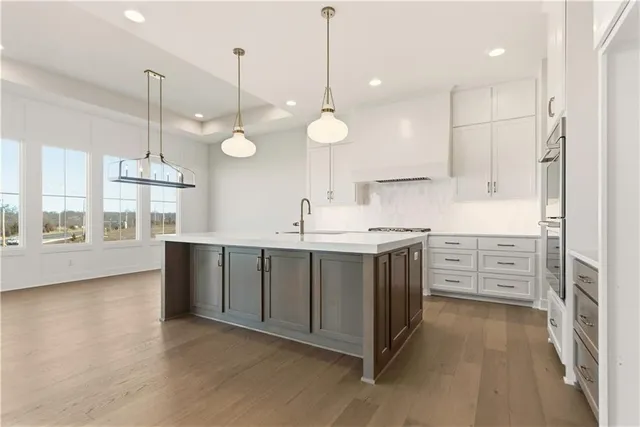 $1,099,950 | 1817 Northeast Lashbrook Drive, Lee's Summit, MO 64086