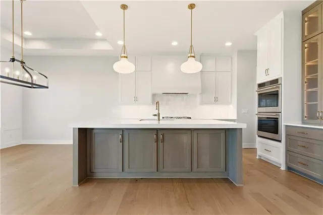 $1,099,950 | 1817 Northeast Lashbrook Drive, Lee's Summit, MO 64086