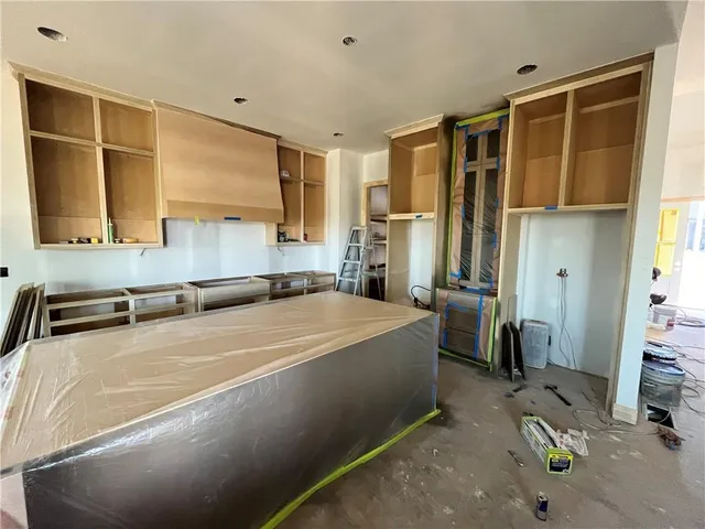 $1,099,950 | 1817 Northeast Lashbrook Drive, Lee's Summit, MO 64086