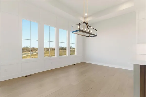 $1,099,950 | 1817 Northeast Lashbrook Drive, Lee's Summit, MO 64086