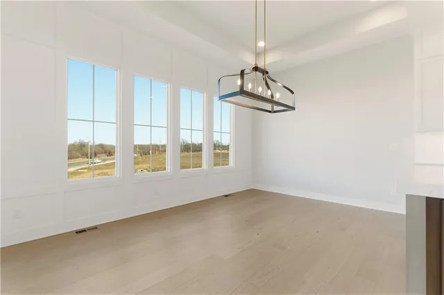 $1,099,950 | 1817 Northeast Lashbrook Drive, Lee's Summit, MO 64086