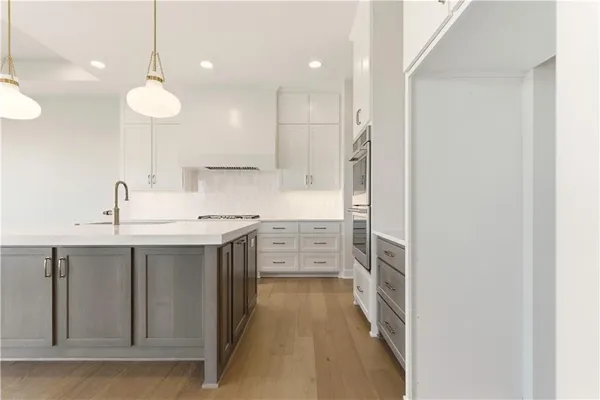 $1,099,950 | 1817 Northeast Lashbrook Drive, Lee's Summit, MO 64086