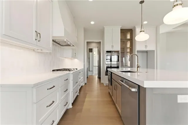 $1,099,950 | 1817 Northeast Lashbrook Drive, Lee's Summit, MO 64086