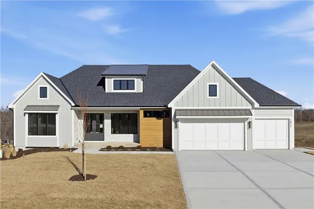 $1,099,950 | 1817 Northeast Lashbrook Drive, Lee's Summit, MO 64086