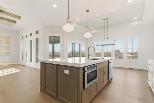 $1,099,950 | 1817 Northeast Lashbrook Drive, Lee's Summit, MO 64086