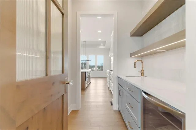 $1,099,950 | 1817 Northeast Lashbrook Drive, Lee's Summit, MO 64086