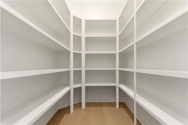 $1,099,950 | 1817 Northeast Lashbrook Drive, Lee's Summit, MO 64086