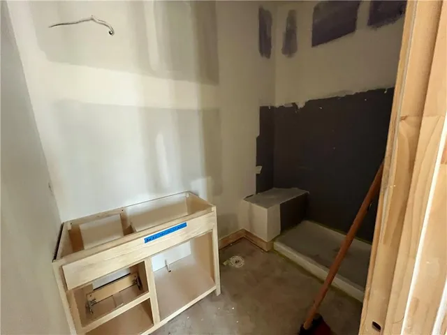 $1,099,950 | 1817 Northeast Lashbrook Drive, Lee's Summit, MO 64086