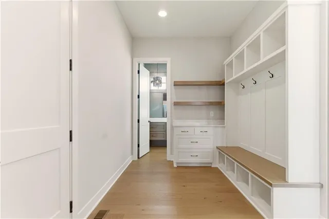 $1,099,950 | 1817 Northeast Lashbrook Drive, Lee's Summit, MO 64086