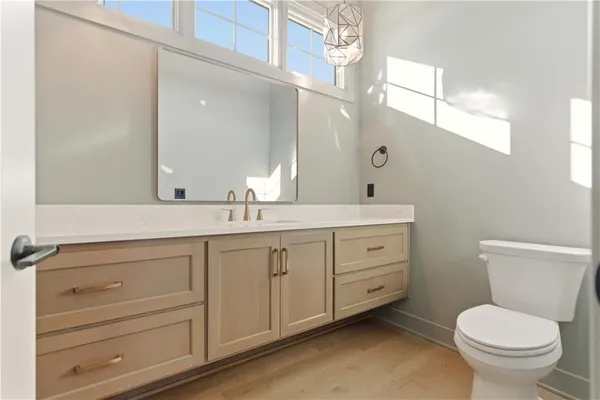 $1,099,950 | 1817 Northeast Lashbrook Drive, Lee's Summit, MO 64086