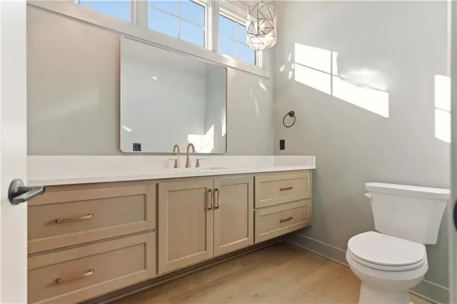 $1,099,950 | 1817 Northeast Lashbrook Drive, Lee's Summit, MO 64086