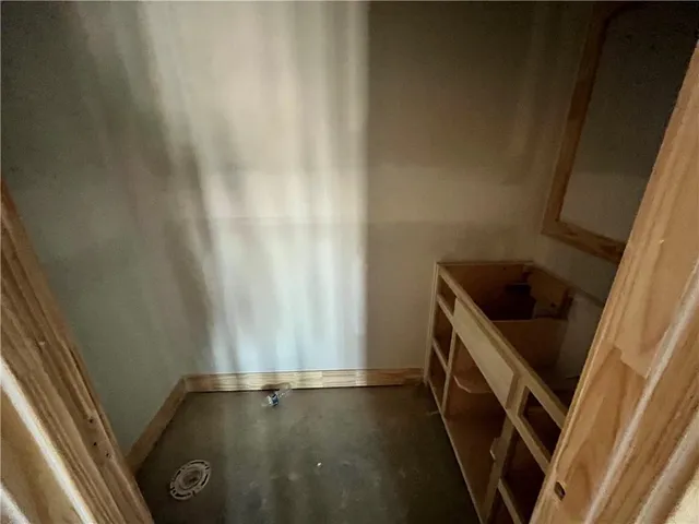 $1,099,950 | 1817 Northeast Lashbrook Drive, Lee's Summit, MO 64086