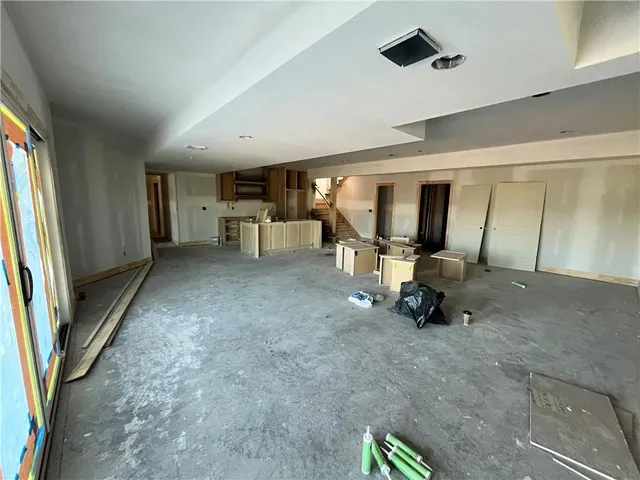 $1,099,950 | 1817 Northeast Lashbrook Drive, Lee's Summit, MO 64086