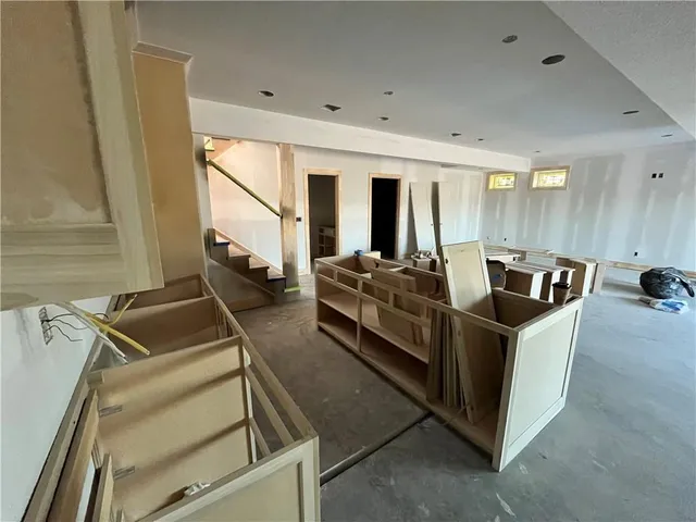 $1,099,950 | 1817 Northeast Lashbrook Drive, Lee's Summit, MO 64086