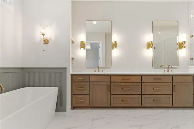 $1,099,950 | 1817 Northeast Lashbrook Drive, Lee's Summit, MO 64086