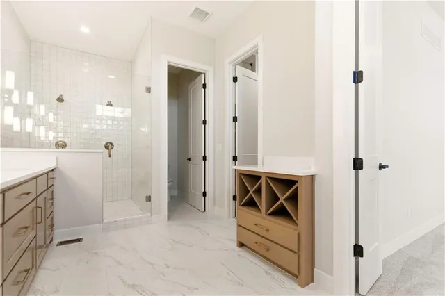 $1,099,950 | 1817 Northeast Lashbrook Drive, Lee's Summit, MO 64086