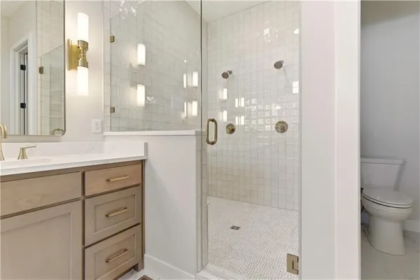 $1,099,950 | 1817 Northeast Lashbrook Drive, Lee's Summit, MO 64086