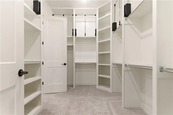 $1,099,950 | 1817 Northeast Lashbrook Drive, Lee's Summit, MO 64086