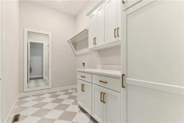 $1,099,950 | 1817 Northeast Lashbrook Drive, Lee's Summit, MO 64086