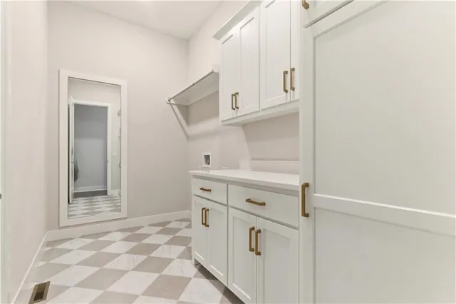 $1,099,950 | 1817 Northeast Lashbrook Drive, Lee's Summit, MO 64086