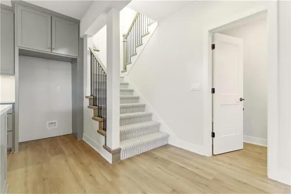 $1,099,950 | 1817 Northeast Lashbrook Drive, Lee's Summit, MO 64086