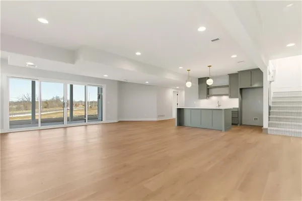 $1,099,950 | 1817 Northeast Lashbrook Drive, Lee's Summit, MO 64086