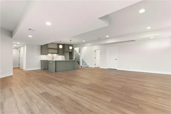 $1,099,950 | 1817 Northeast Lashbrook Drive, Lee's Summit, MO 64086