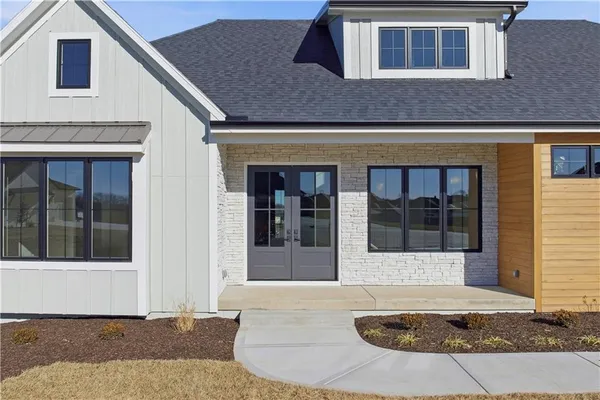 $1,099,950 | 1817 Northeast Lashbrook Drive, Lee's Summit, MO 64086