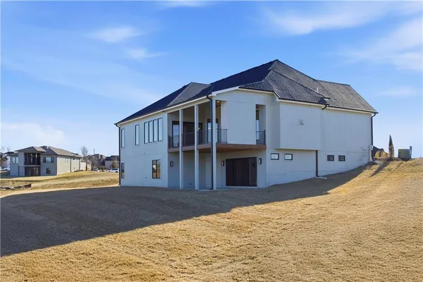 $1,099,950 | 1817 Northeast Lashbrook Drive, Lee's Summit, MO 64086