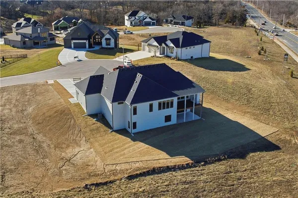 $1,099,950 | 1817 Northeast Lashbrook Drive, Lee's Summit, MO 64086