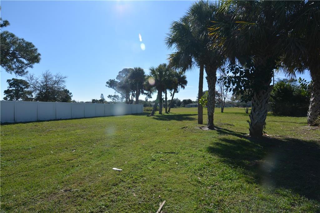 413 Del Monte Road Sebastian, FL 32958 - Photo 4 of 10 Gallery Image 4