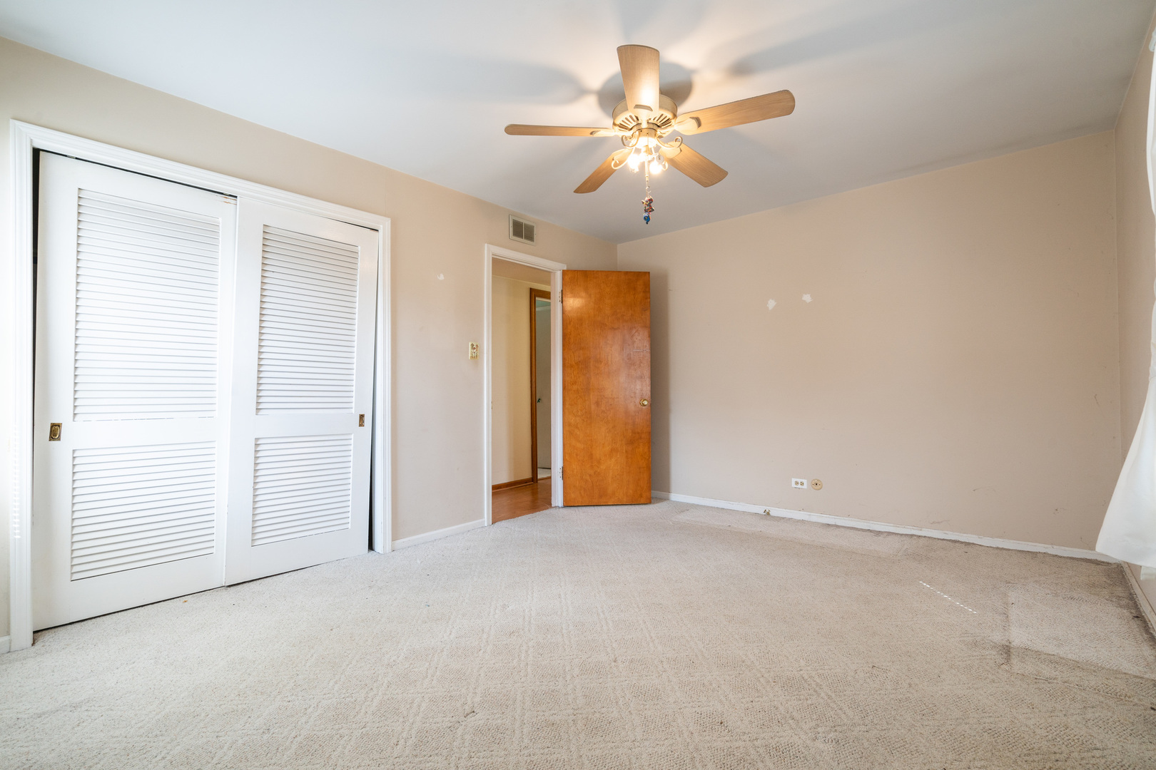 5912 109th Place Chicago Ridge, IL 60415 - Photo 17 of 21 a view of an empty room with a chandelier fan