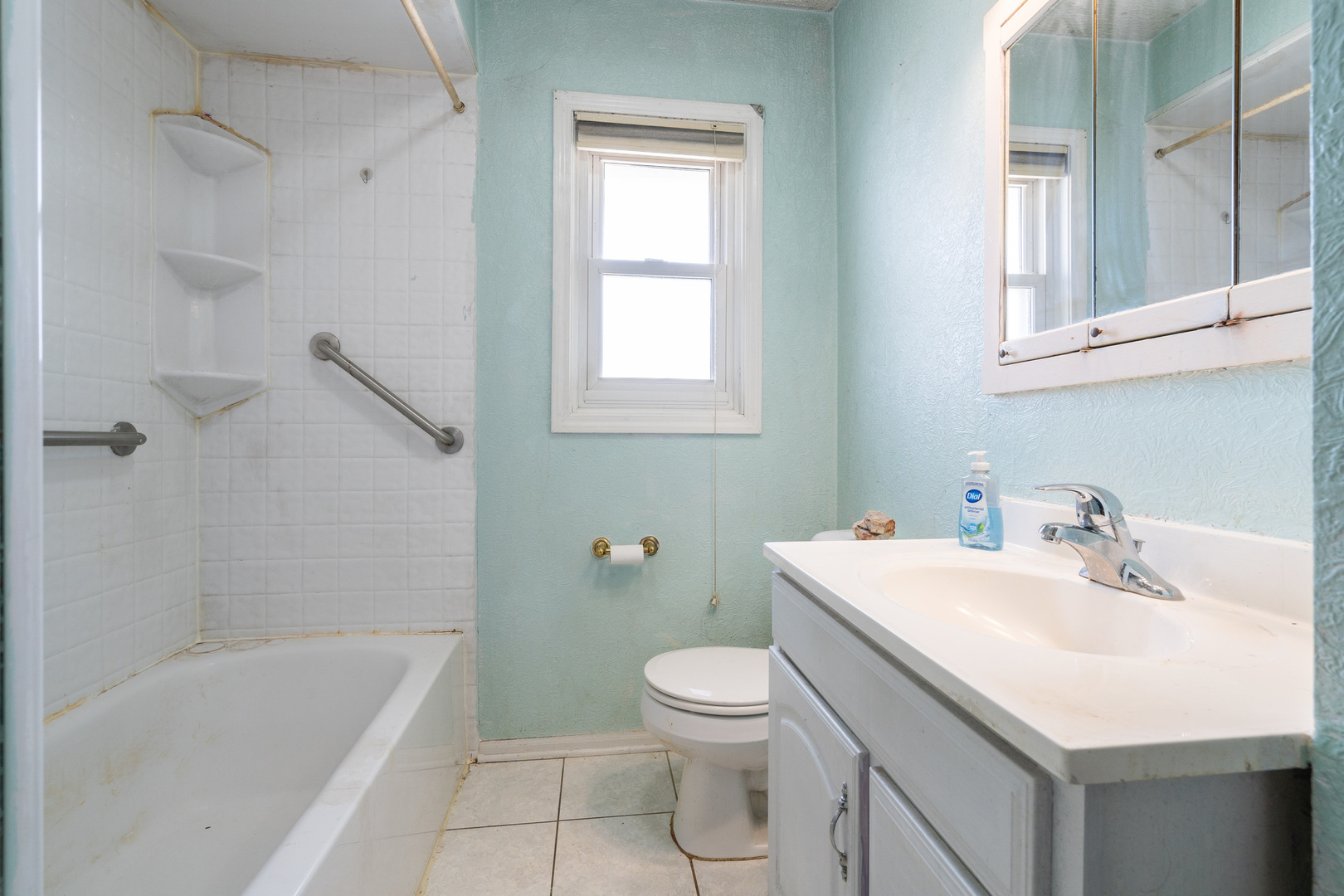 5912 109th Place Chicago Ridge, IL 60415 - Photo 19 of 21 a bathroom with a sink a toilet and shower
