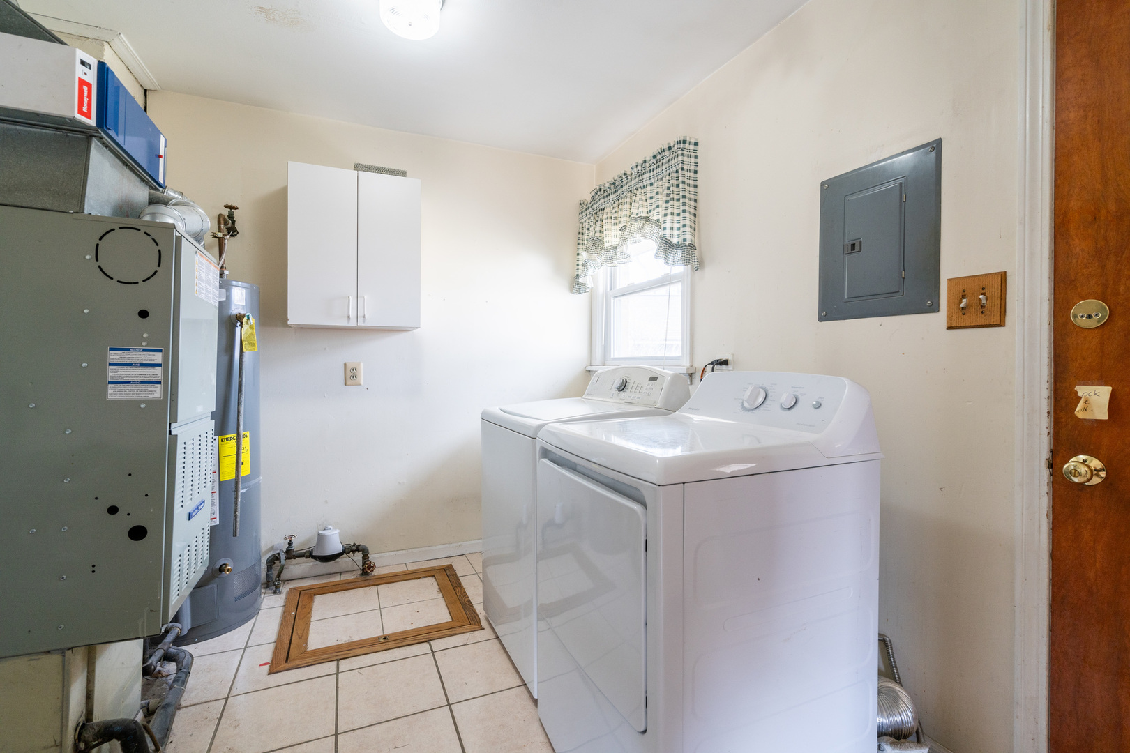 5912 109th Place Chicago Ridge, IL 60415 - Photo 21 of 21 a utility room with dryer and washer