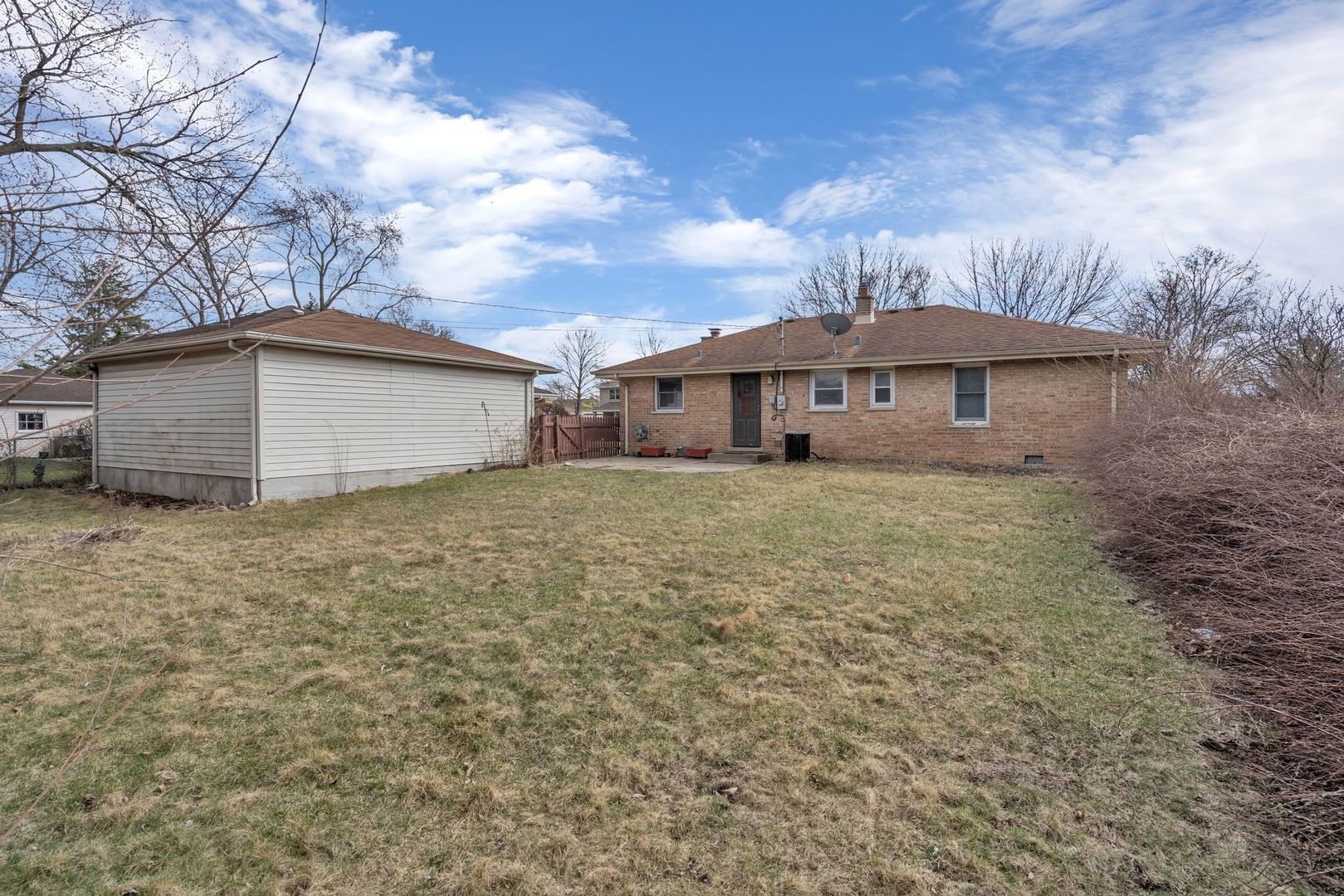 5912 109th Place Chicago Ridge, IL 60415 - Photo 5 of 21 a view of a house with a yard