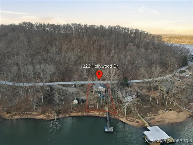 $299,900 | 1326 Hollywood Drive, Edwards, MO 65326