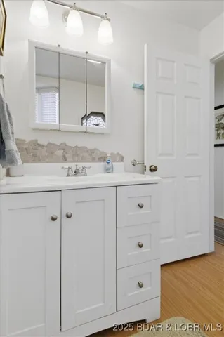 $299,900 | 1326 Hollywood Drive, Edwards, MO 65326