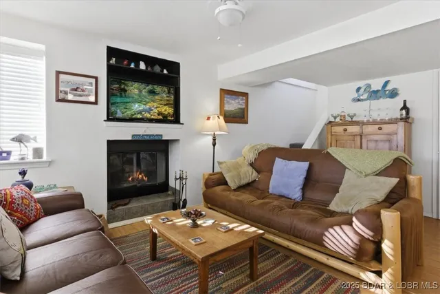 $299,900 | 1326 Hollywood Drive, Edwards, MO 65326