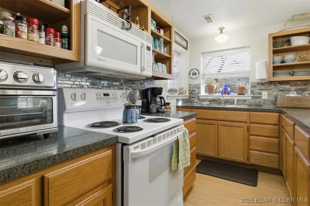 $299,900 | 1326 Hollywood Drive, Edwards, MO 65326