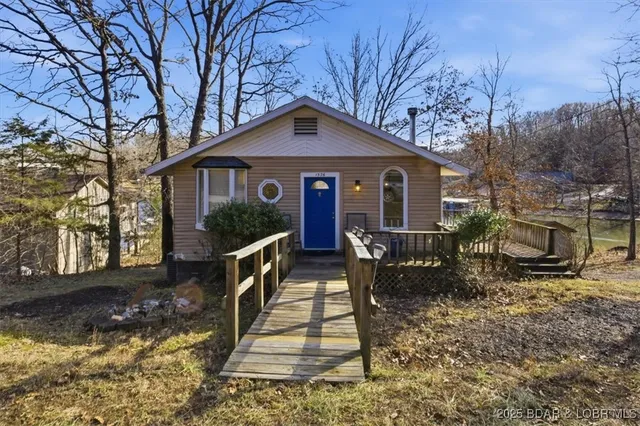 $299,900 | 1326 Hollywood Drive, Edwards, MO 65326