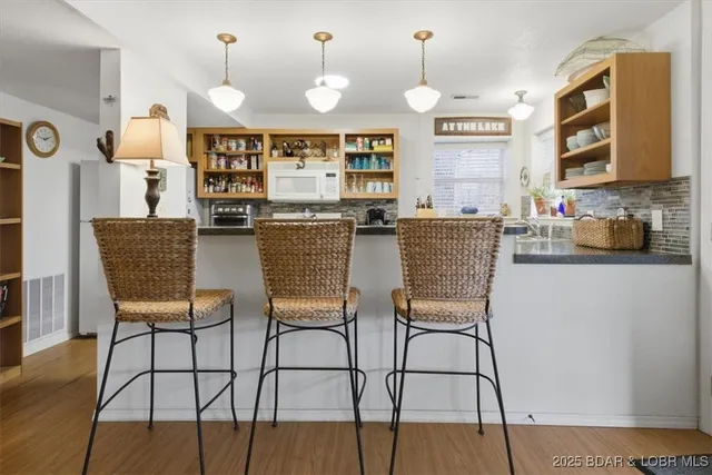 $299,900 | 1326 Hollywood Drive, Edwards, MO 65326