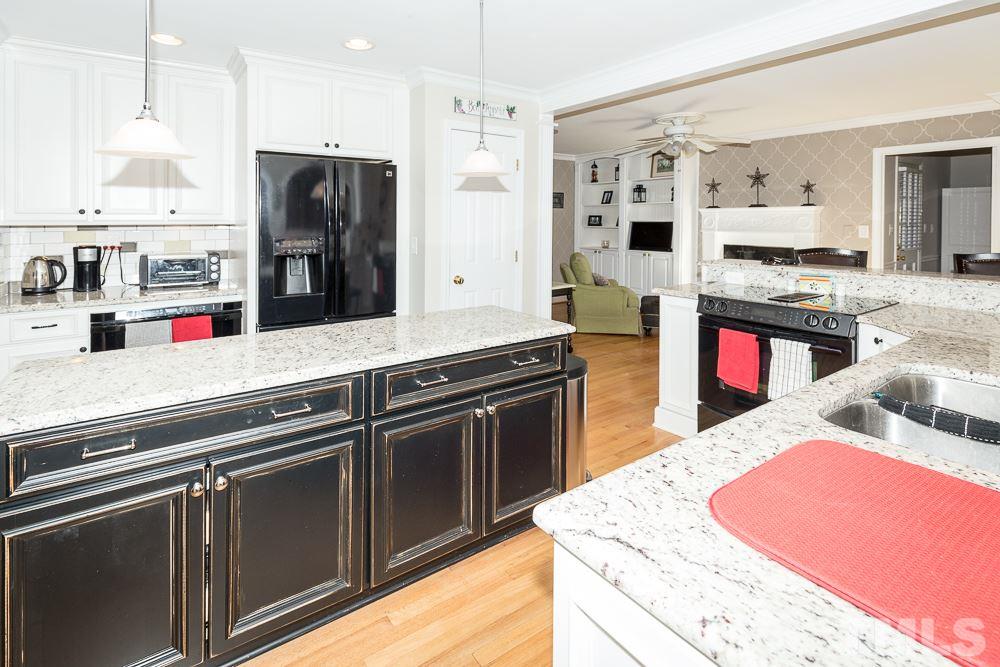 3413 Elvin Court Raleigh, NC 27607 - Photo 5 of 25