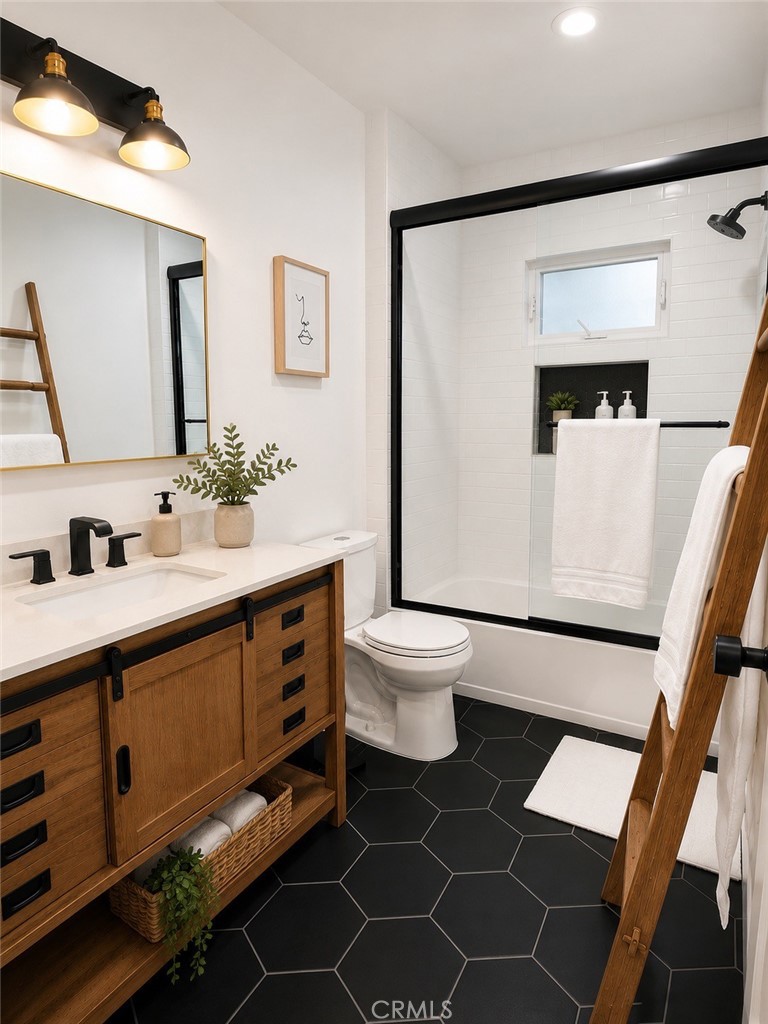 1274 South Muirfield Road Los Angeles, CA 90019 - Photo 7 of 16