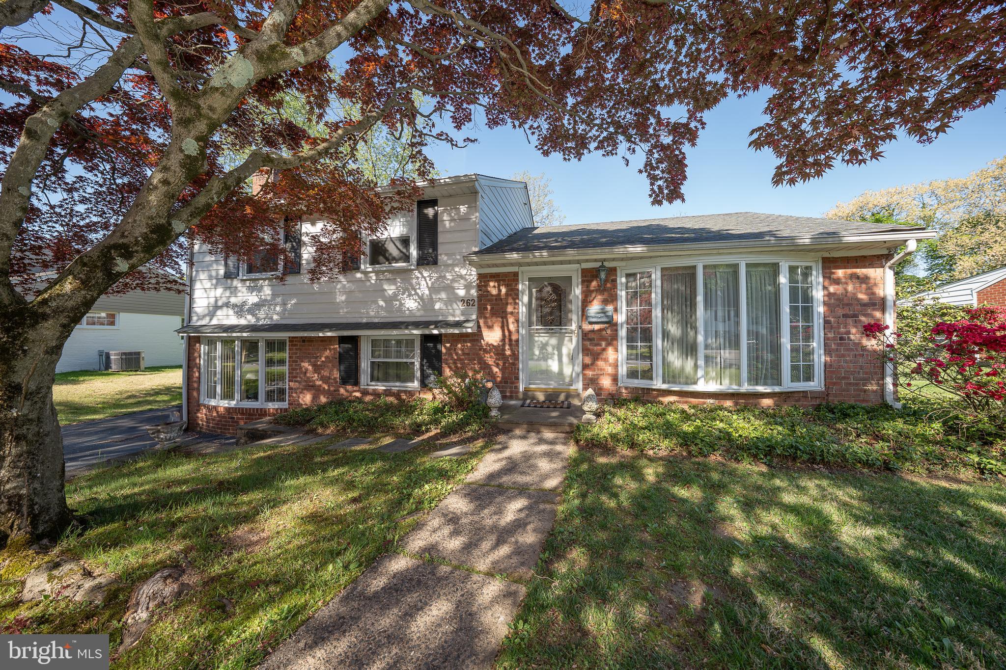 262 Lewis Road Springfield, PA 19064 - Photo 10 of 11 front view of a house with a yard