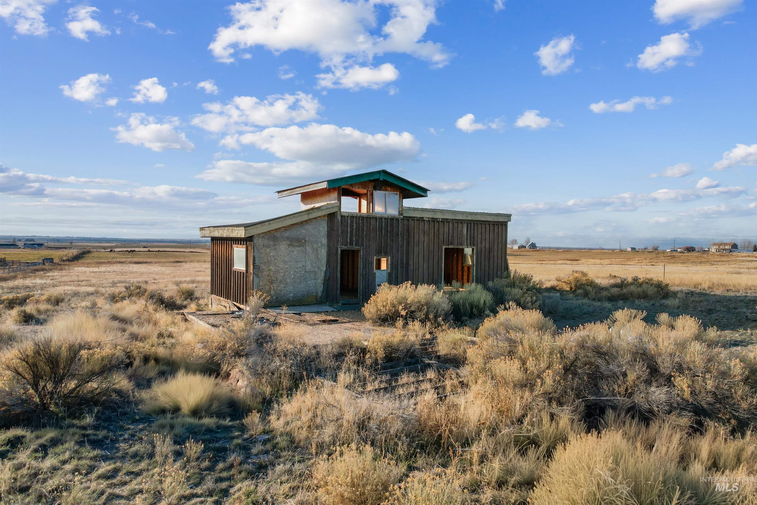 171 East 552 North Shoshone, ID 83352 - Photo 4 of 18 View of outdoor structure featuring a view of countryside