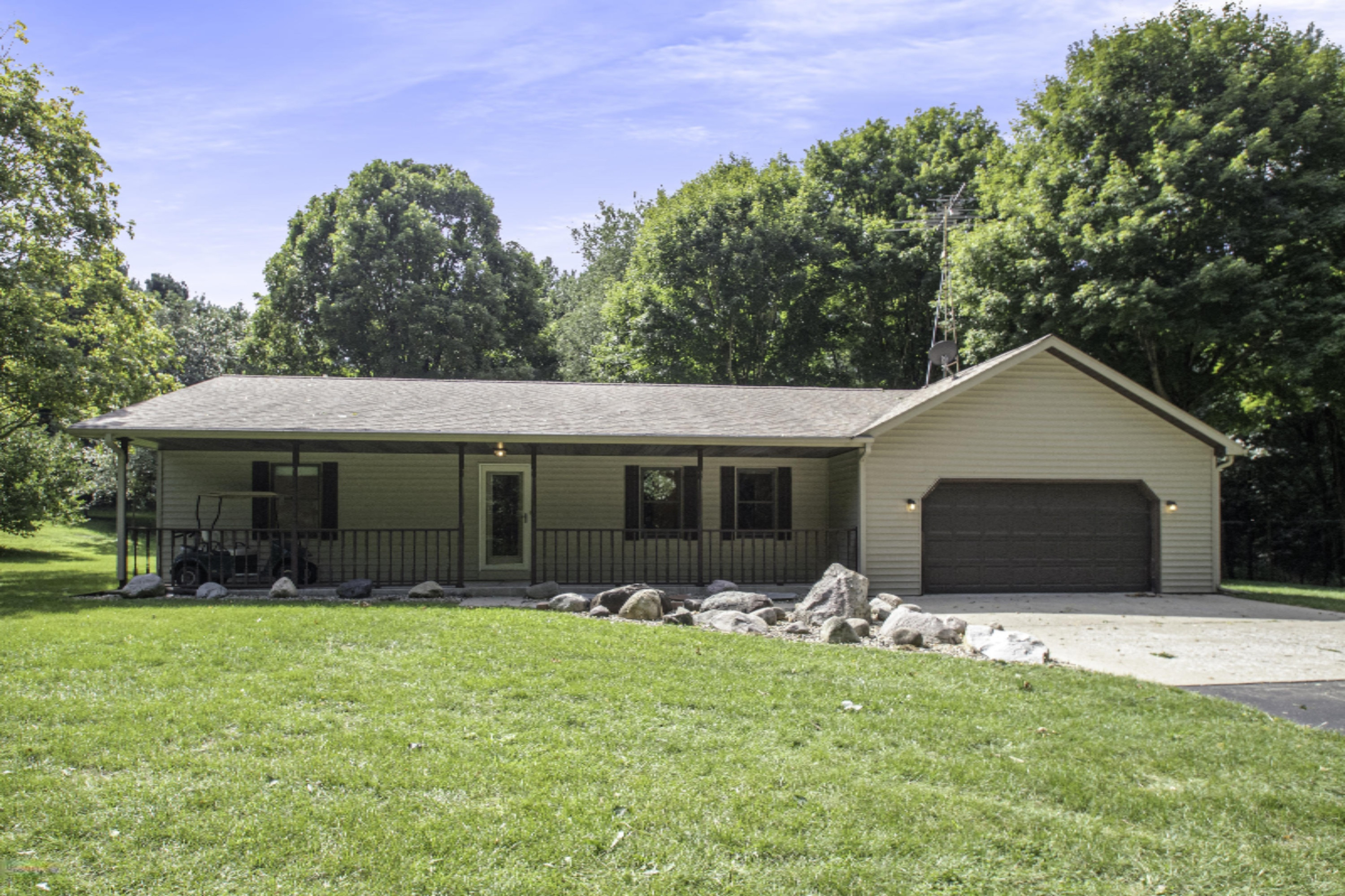 28167 Kelly Road Sturgis, MI 49091 - Photo 1 of 25 IMG_7984
