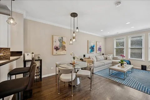 $755,000 | 634 West Oak Street, Chicago, IL 60610