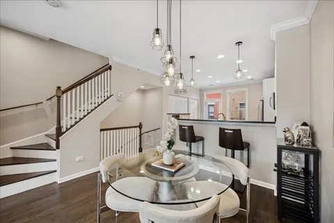 $755,000 | 634 West Oak Street, Chicago, IL 60610