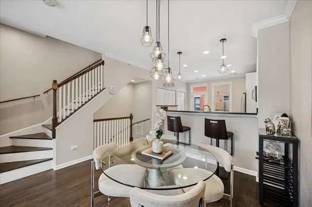 $755,000 | 634 West Oak Street, Chicago, IL 60610